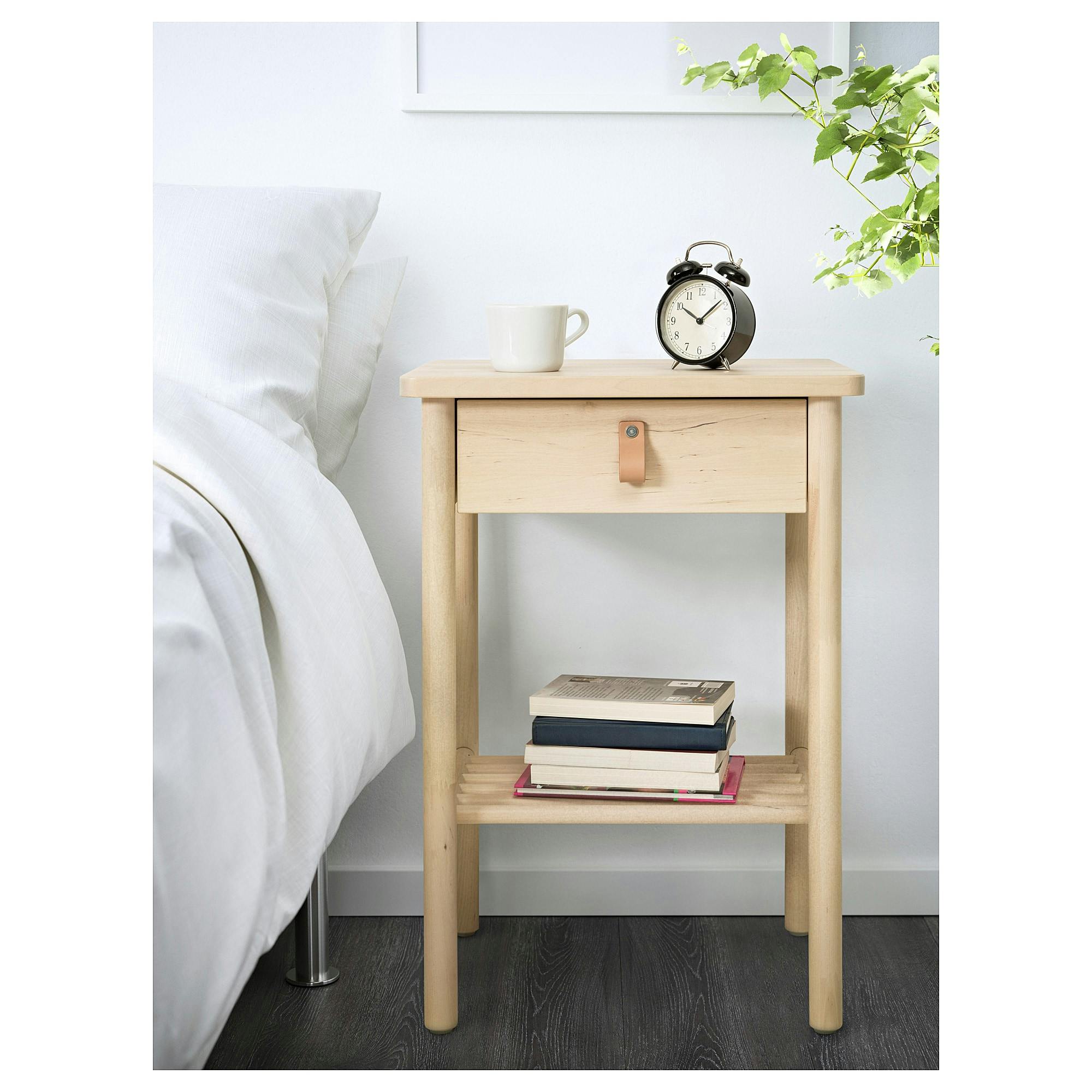 Trefarget nattbord med hank nattbord IKEA